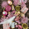 Pink julepakke fyldt med pink lækkerier til juletræet